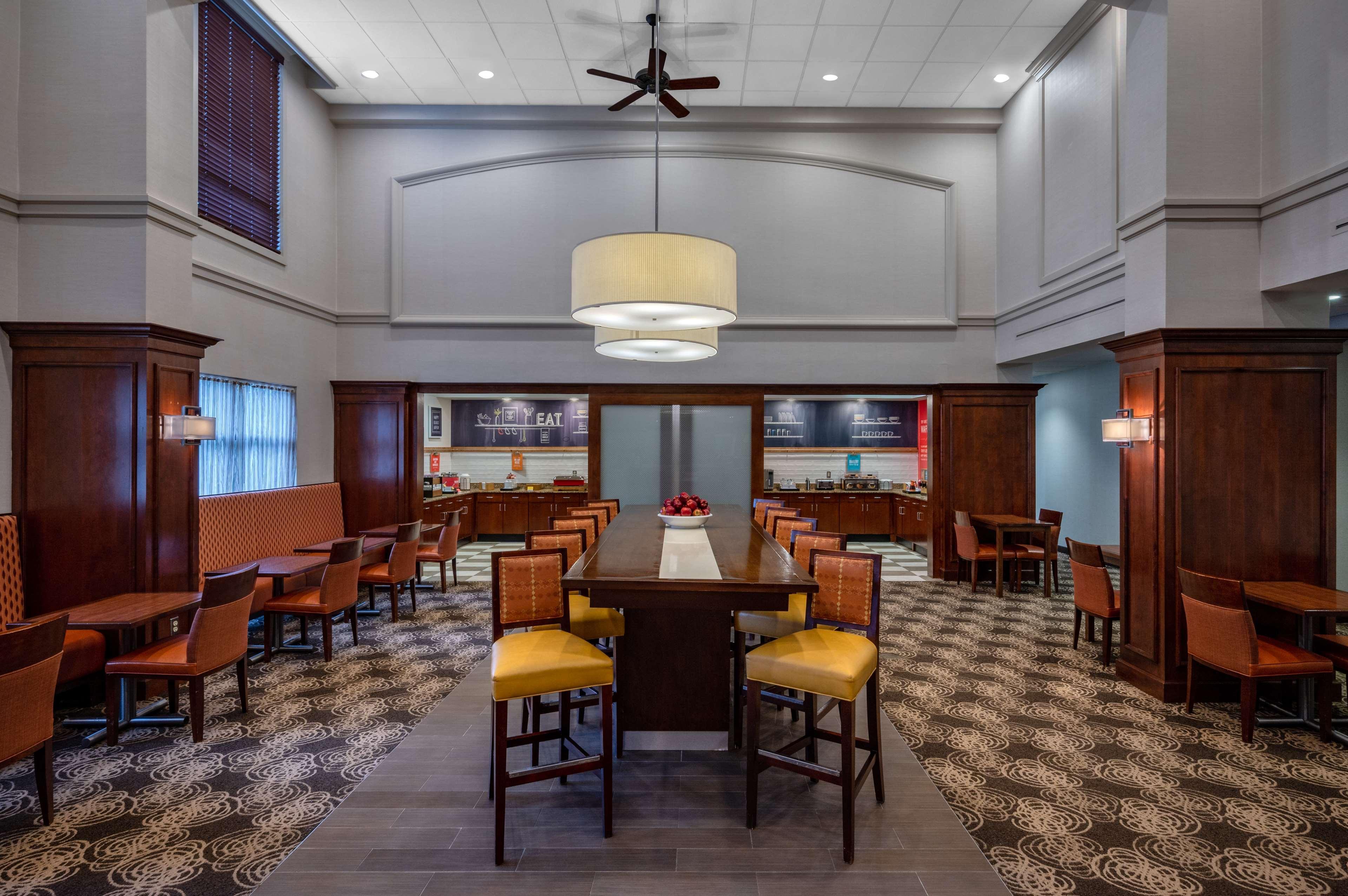 Hampton Inn Raynham-Taunton Exterior photo