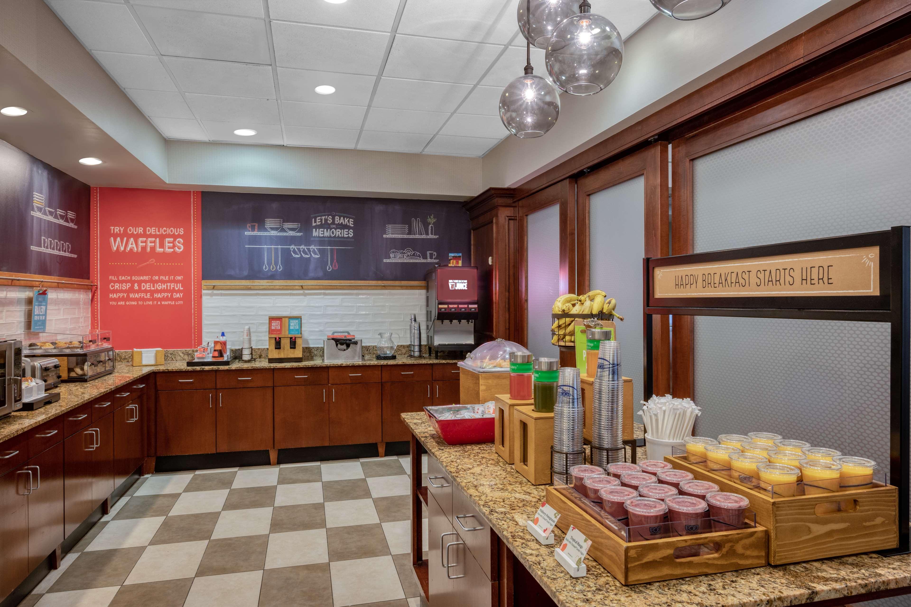 Hampton Inn Raynham-Taunton Exterior photo