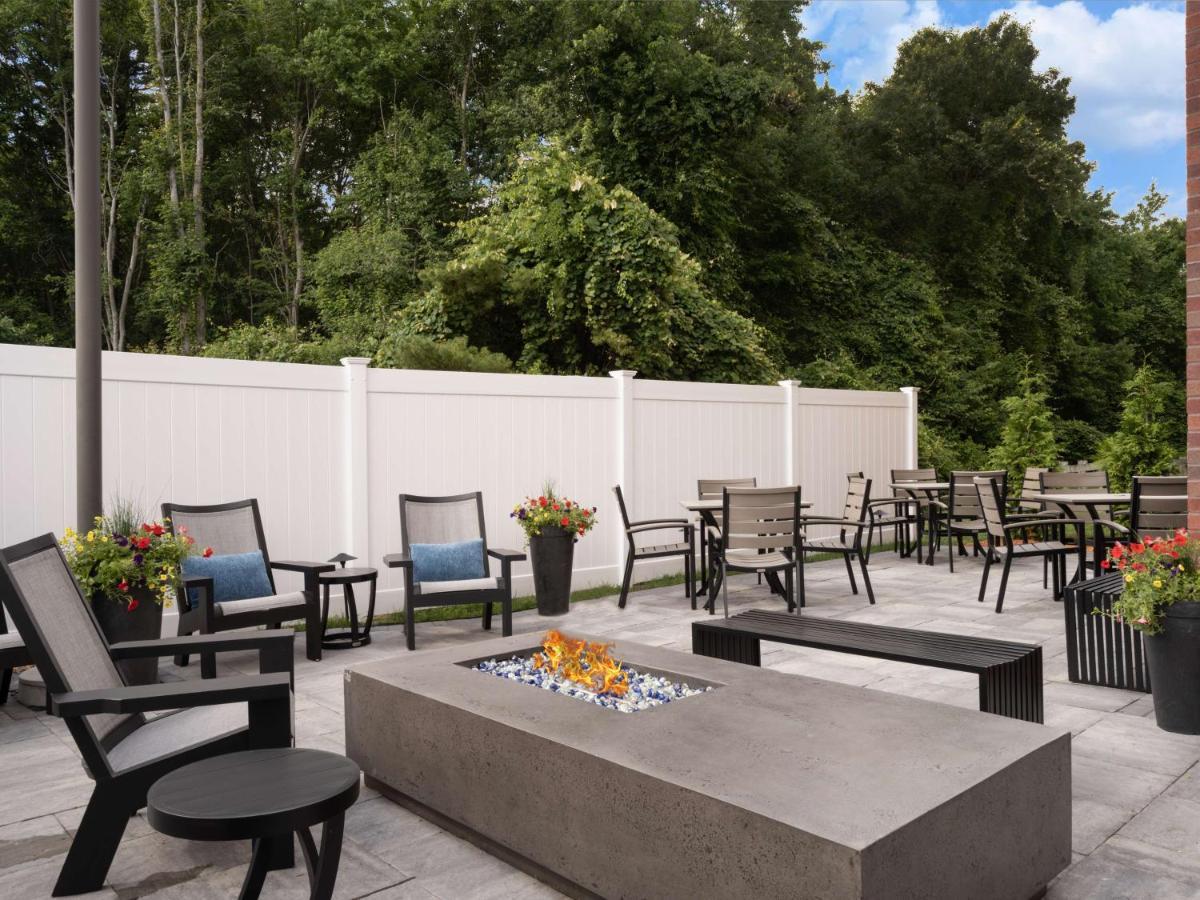 Hampton Inn Raynham-Taunton Exterior photo