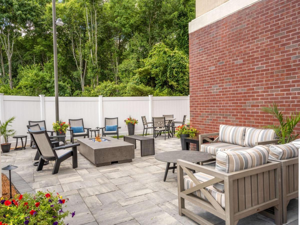Hampton Inn Raynham-Taunton Exterior photo