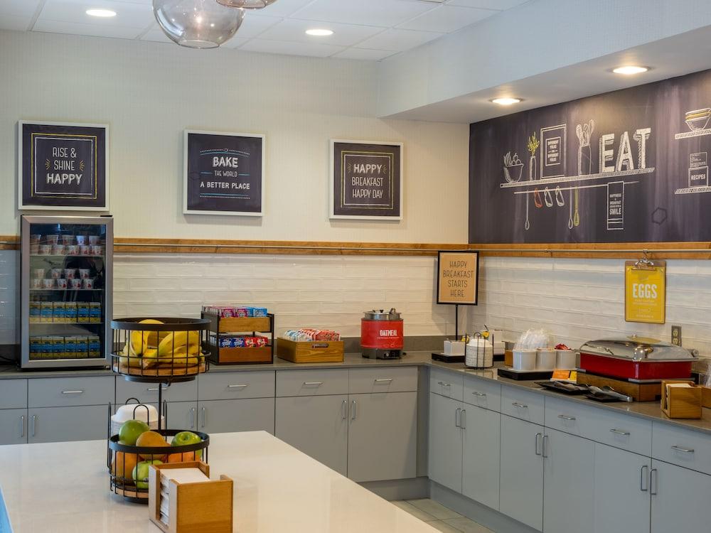 Hampton Inn Raynham-Taunton Exterior photo
