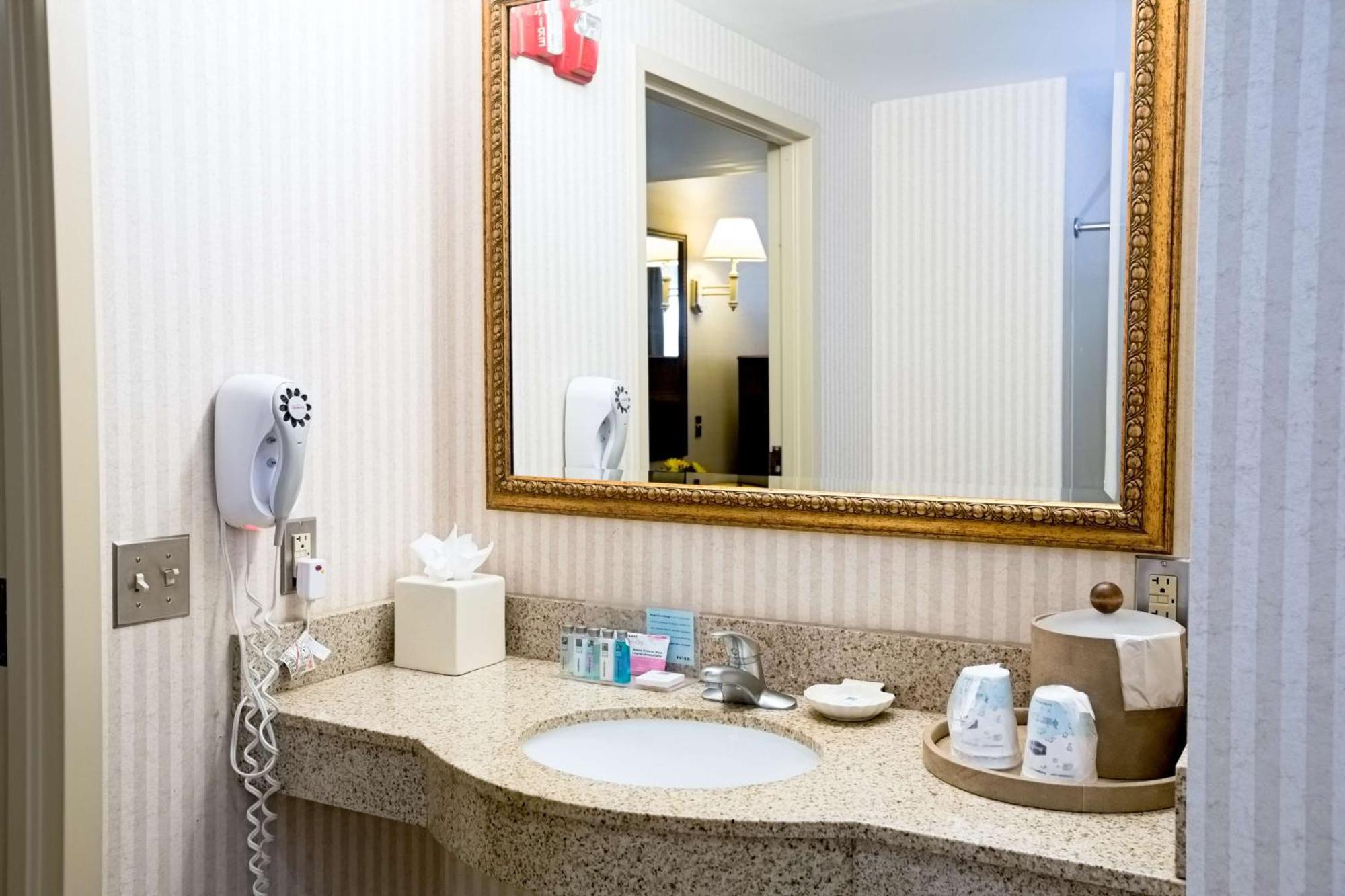 Hampton Inn Raynham-Taunton Exterior photo