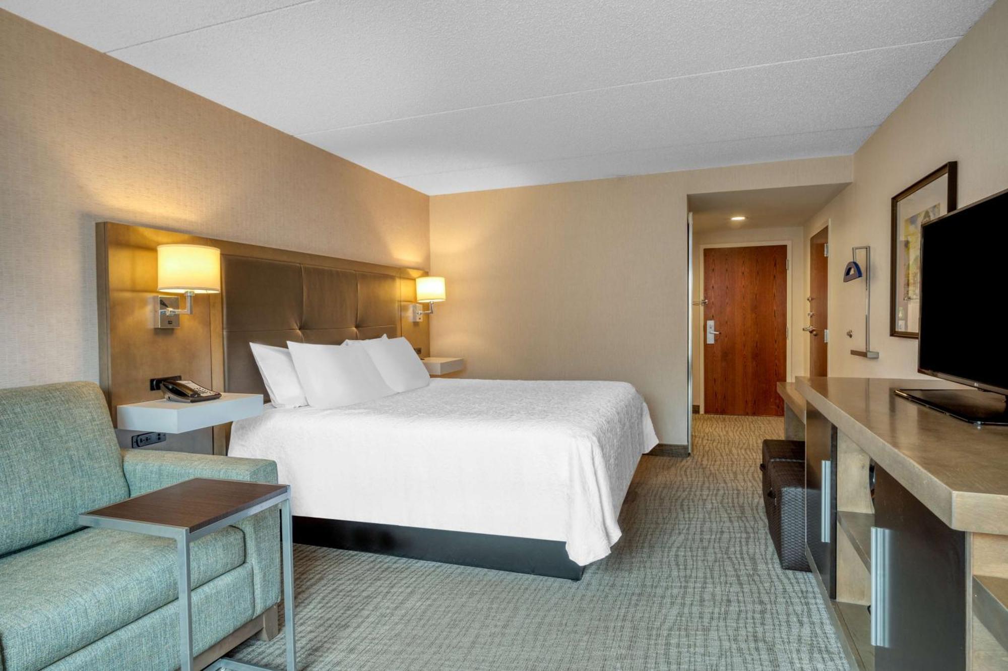 Hampton Inn Raynham-Taunton Exterior photo