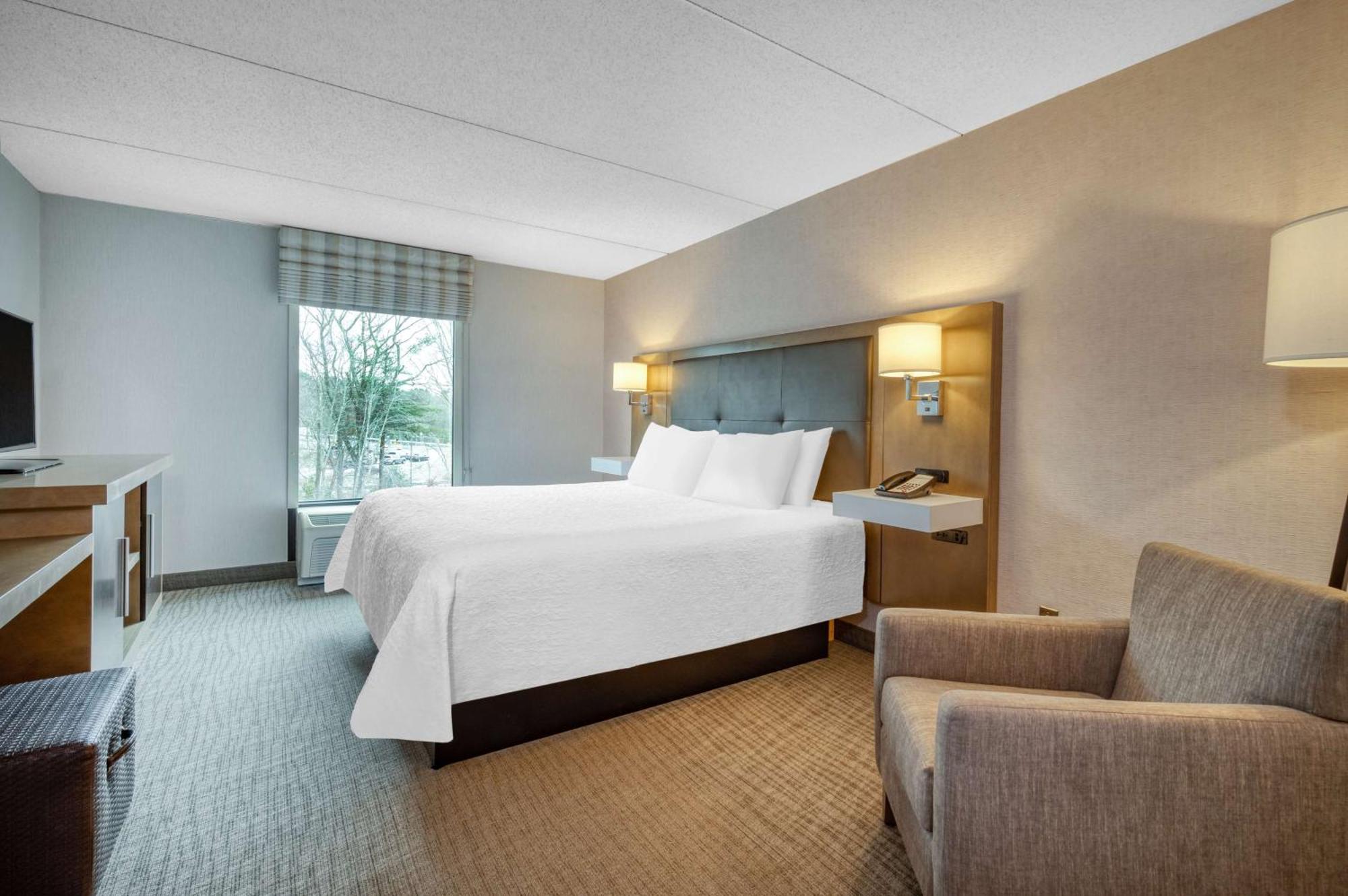 Hampton Inn Raynham-Taunton Exterior photo