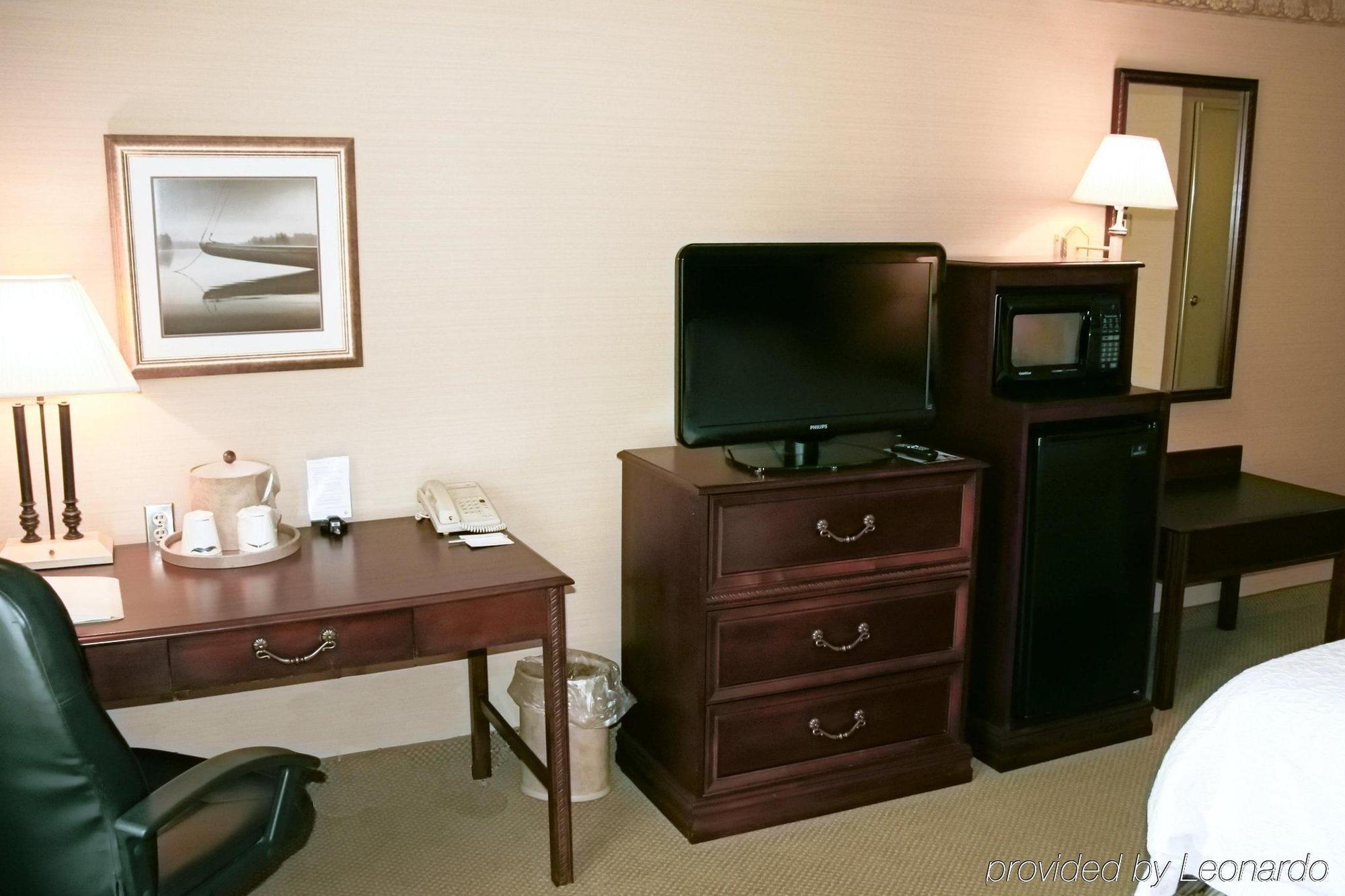 Hampton Inn Raynham-Taunton Exterior photo