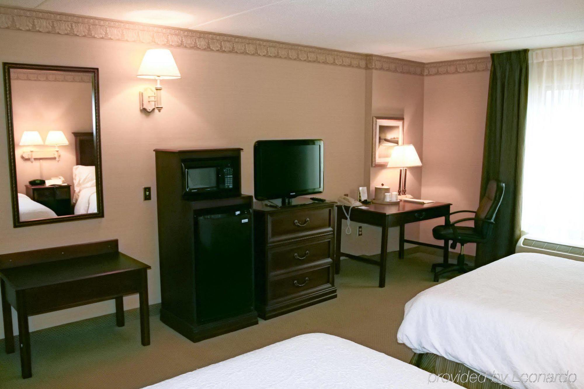 Hampton Inn Raynham-Taunton Exterior photo