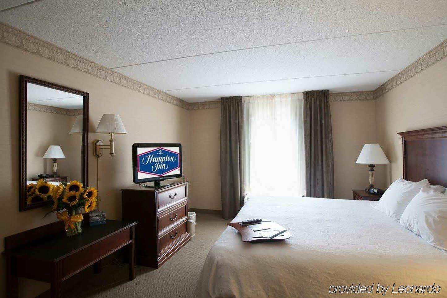 Hampton Inn Raynham-Taunton Exterior photo
